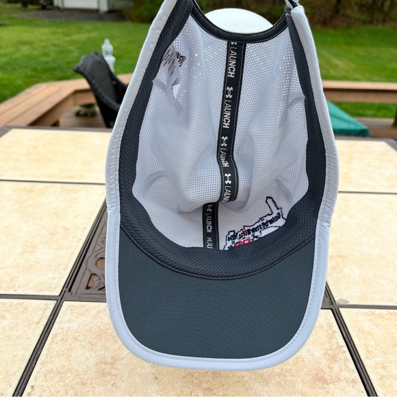 Ladies Under Armor light gray, light weight, running cap NWT - Picture 3 of 12